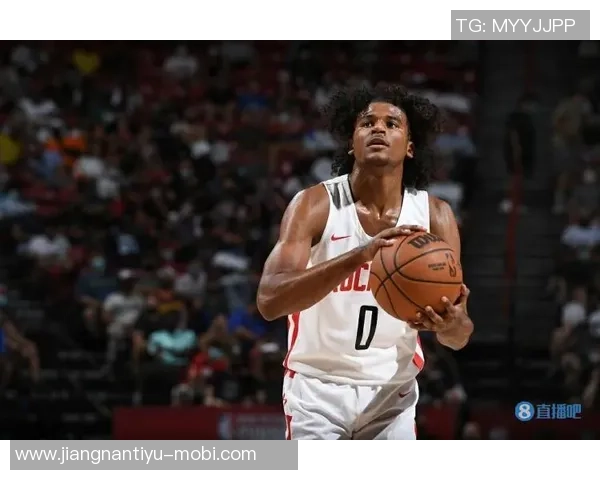 豪泽表现惊艳8投6中三分球5记轻松砍下17分6篮板3助攻 豪泽表现惊艳8投6中三分球5记轻松砍下17分6篮板3助攻